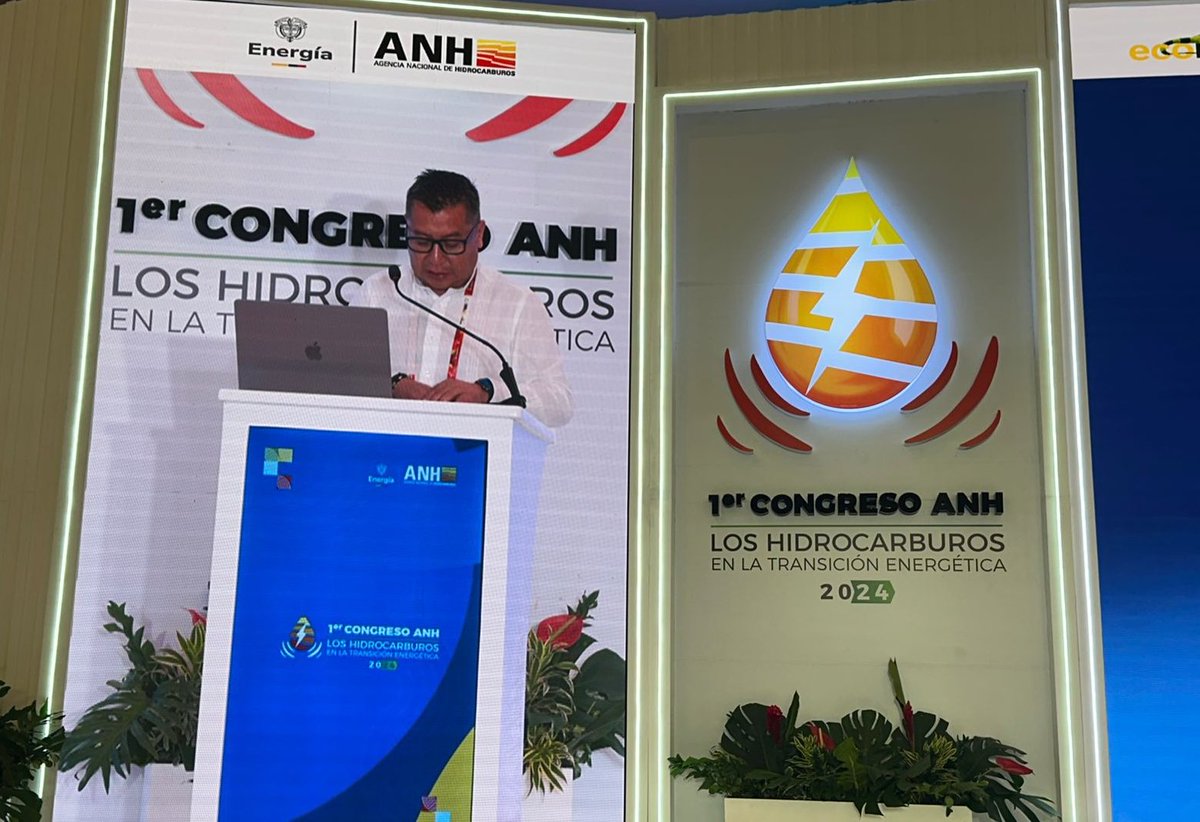 gtarazona1's tweet photo. Gratificante hoy acompañar el #CongresoANH2024 de la @ANHColombia en el que estaré moderando el panel ‘Innovación en exploración y producción de hidrocarburos: tecnologías del futuro para un sector sostenible’. 

Es nuestro compromiso, como academia, aportar en estos escenarios al análisis de la implementación de las tecnologías emergentes que están transformando el sector hacia prácticas más sostenibles y eficientes con el uso de Inteligencia Artifical y uso de datos. 

Representamos a nuestra @udistrital con proposiciones reales y soluciones tangibles, demostrando por qué la educación superior pública de nuestra Bogotá y el país debe ser referente de construcción social, ambiental y científica.