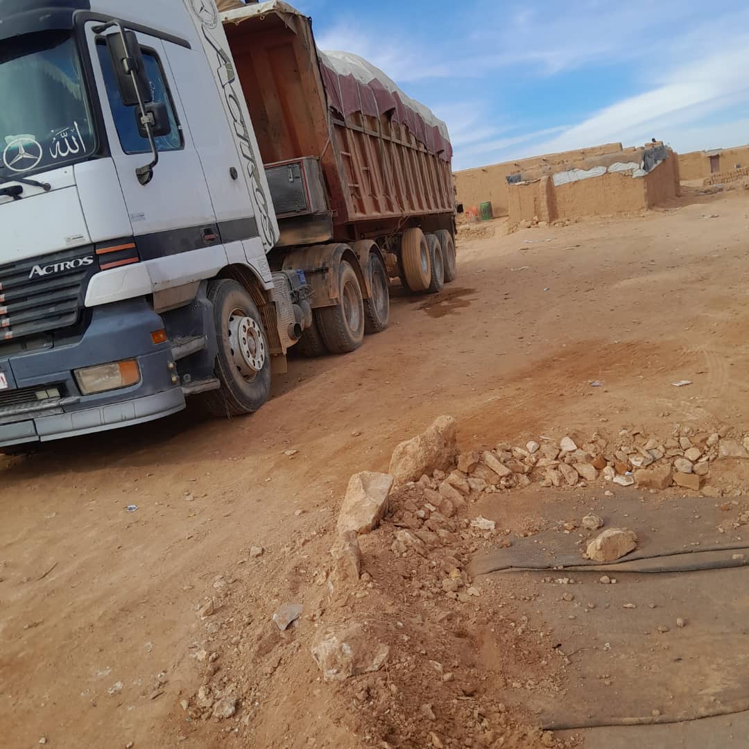 Some families started leaving #Rukban today. After many years living under very dire conditions in complete isolation, forgotten and neglected by the UN and aid organizations, they can finally return home.
#FreeSyria