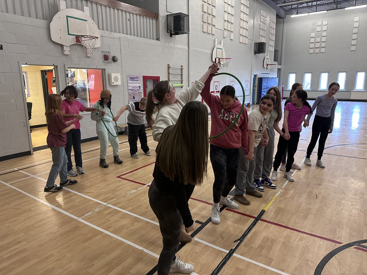 Wreath Relay Day 8 of <a href="/schoolsportsnl/">School Sports NL</a> #PNCountdowntoChristmas <a href="/Hazelwood_Elem/">Hazelwood Elementary</a> was a hit!