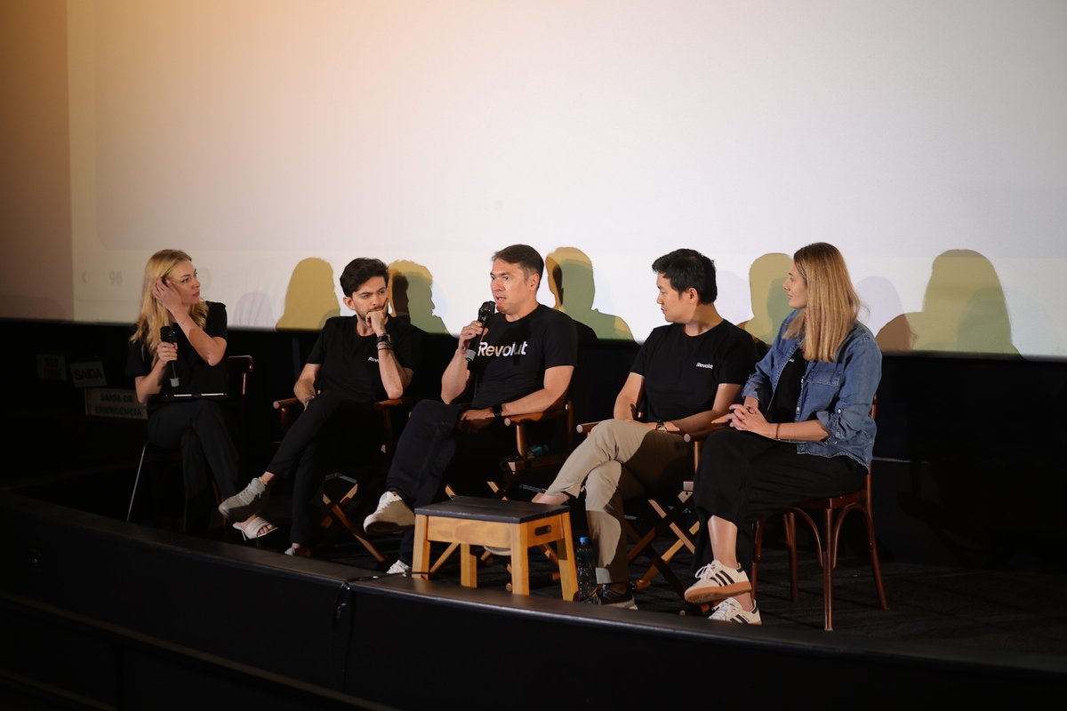 RevolutInsider's tweet image. Our first-ever #RevDev outside Europe was a huge success 🇧🇷

Tech enthusiasts got the scoop on Revolut’s plans in Brazil and connected with our brilliant engineers. 2024 was epic‌ — ‌here’s to an even bigger 2025. 

 #TechEvent #Engineering