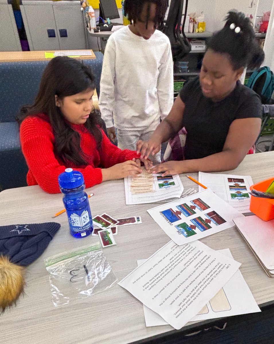 Mirna_Montej's tweet photo. 5th scientists work together to recall information about previous learning! 🧠🥼 #Landforms #Sediment #FossilFuels #Light #HybridLearning @HybridPrep @disdstemscience @TransformDISD @PrincipalLuSal https://t.co/EvggDLl2RL