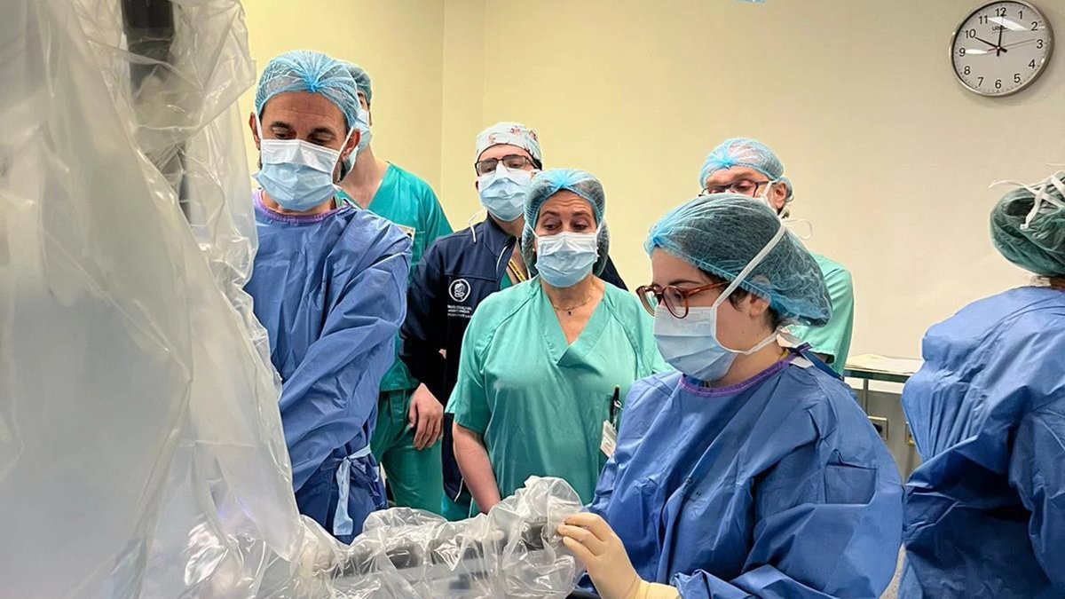 👏 El Hospital Clínico de #Valladolid ya ha realizado su primera cirugía con el robot 'Da Vinci'

🦾 Se trata de un sistema pionero que permite que los pacientes obtengan mejores resultados con un procedimiento menos invasivo y más preciso

¡Gracias! 🤗

larazon.es/castilla-y-leo…