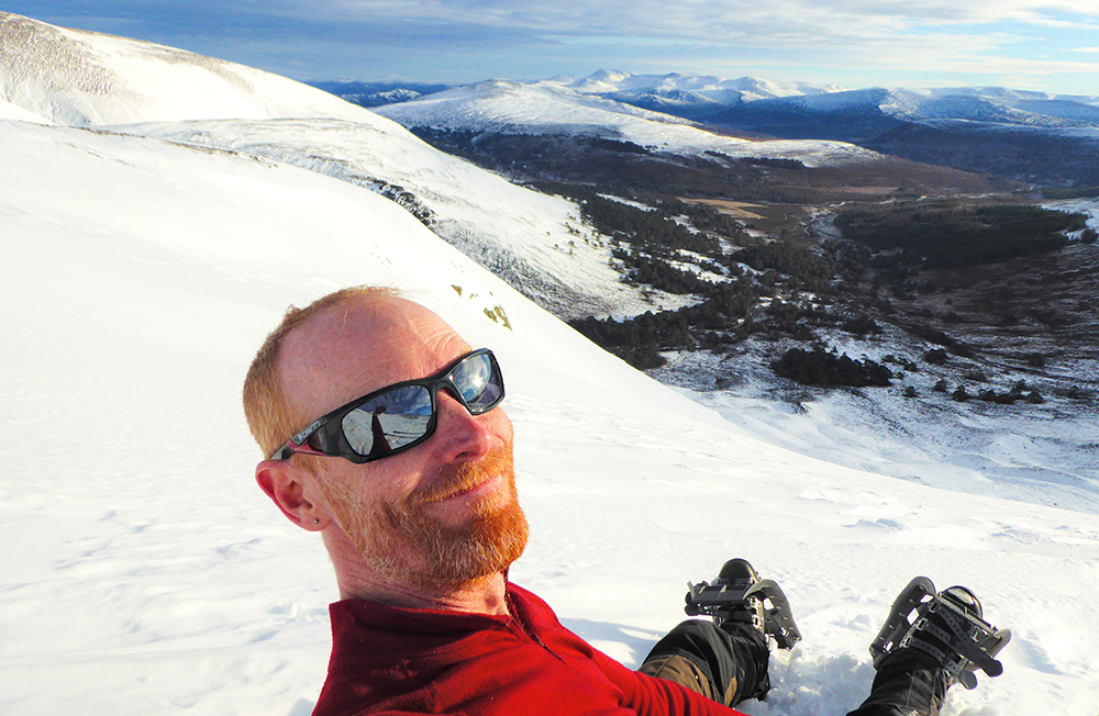 Surreal, spring-like conditions in the Cairngorms today. Warm, sunny and snowy......and not a breath of wind. Really didn't want to come down, but I hung around up high till after sunset 🙂