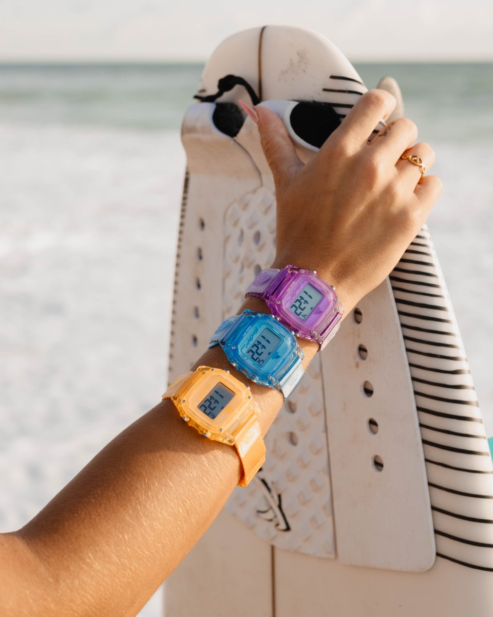freestyle_watch's tweet photo. Which #SharkWatch are you vibing with most?! 🍊 Tangerine, 🫐 Blueberry, or 💜 Plum? Let us know your pick with an emoji in the comments! #surfsup #watch #watches #beach #surfingtime #colorfulaccessories #retrostyle #retrovibes #surfskate #surfstyle https://t.co/icoAELvYAX https://t.co/3x2TbLAiv6