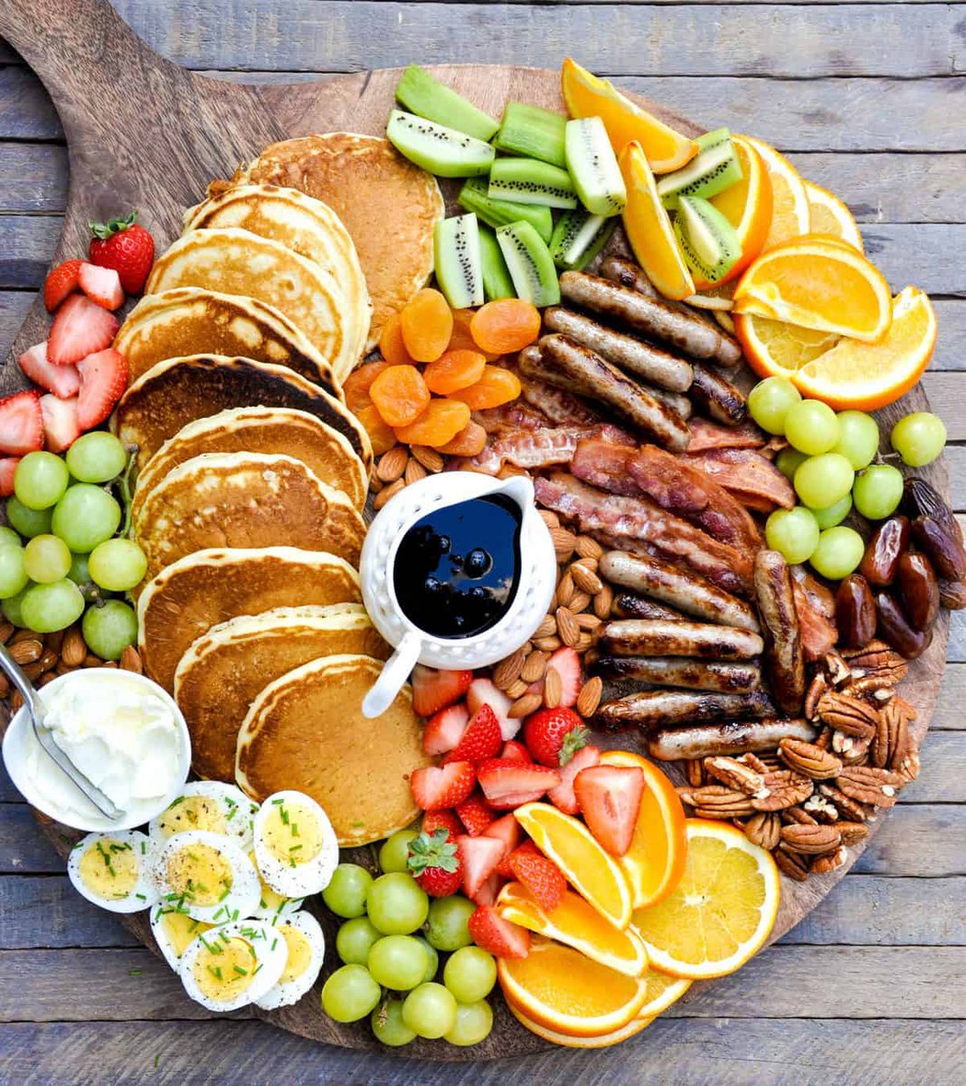 cagrownofficial's tweet image. Wow your holiday guests with this fantastic breakfast board! Here's how: 
californiagrown.org/recipes/amazin…
#cagrown #breakfastboard #holidaybreakfast @castrawberries @grapesfromca @datesaregreat