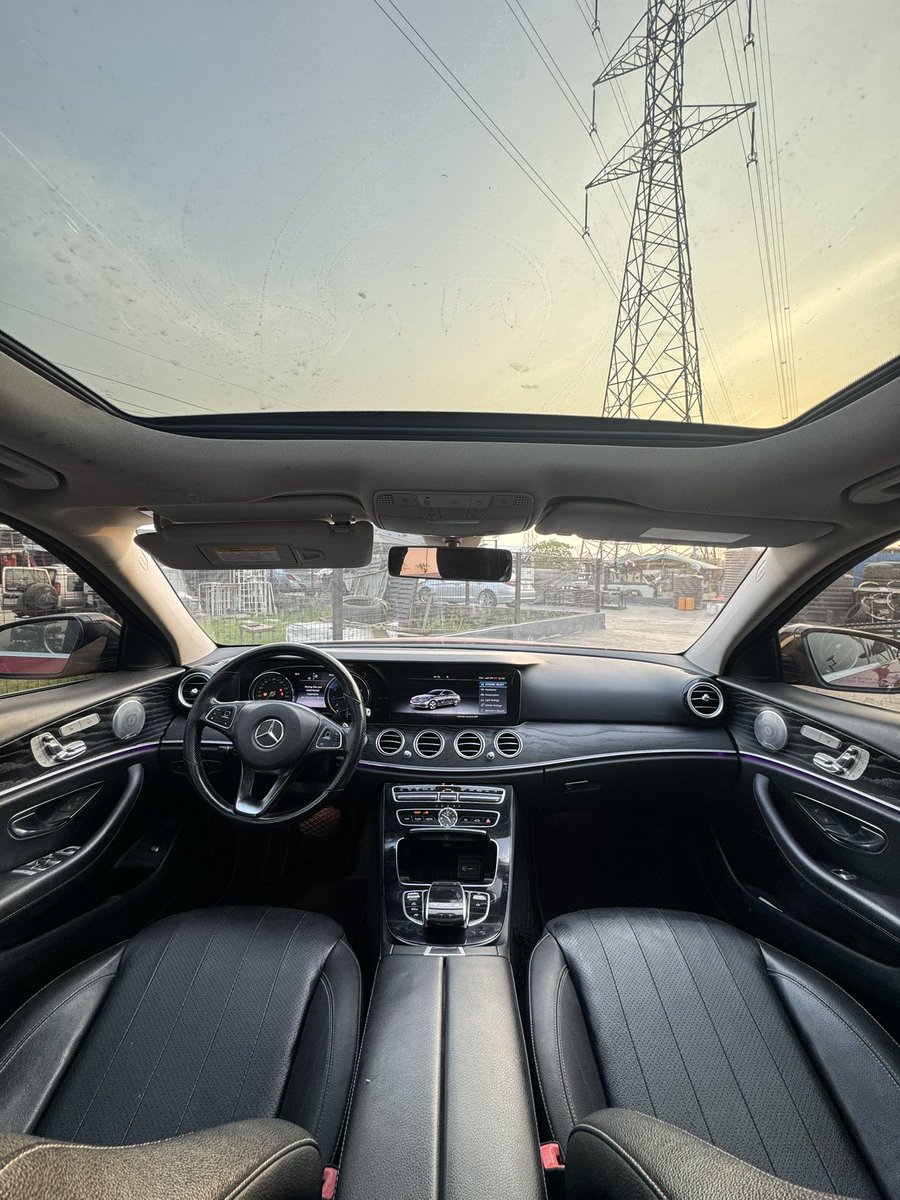 Kinglamarr___'s tweet photo. 2017 Mercedes Benz E300 now available.
-Red on Black Interior
🏷️: N35 million ($21k)
Contact for details 📥 https://t.co/jumBFZ9jqN