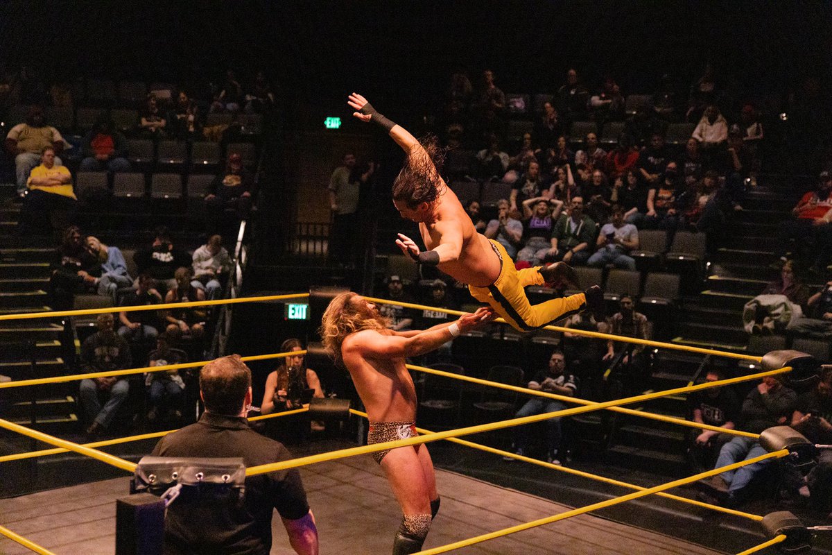 mister_photoG's tweet photo. Jimmy Yang with a big cross body from the top
@akioyang @JANELABABY @GCWrestling_ #GCWMastermind #GCW https://t.co/ZQIO1o4Fks