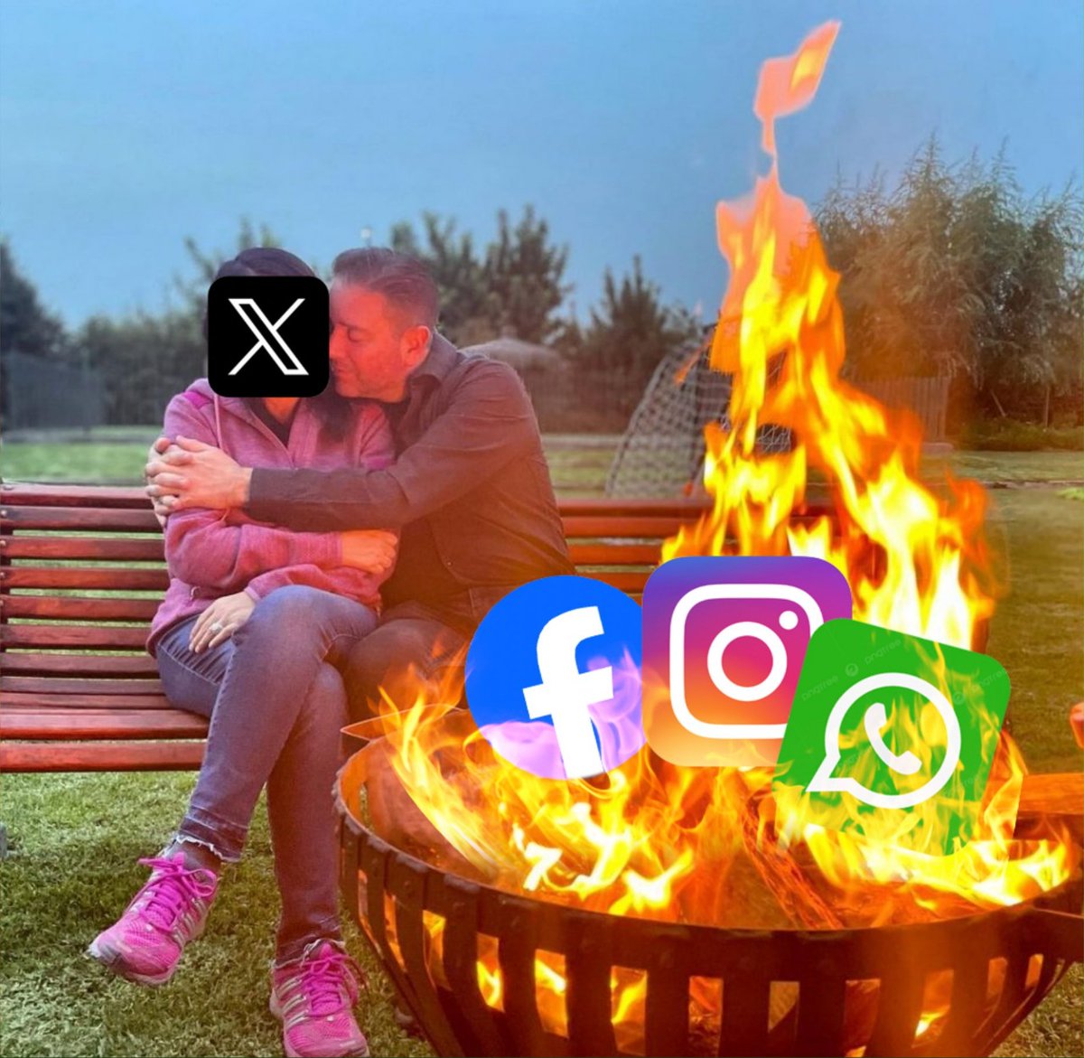 srshohaan's tweet photo. Meta services are down worldwide, affecting Facebook, Instagram, and WhatsApp 
Meanwhile @X
#facebookdown  #WhatsApp https://t.co/3dMQMSmNw2