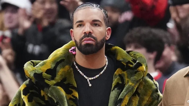 YPFPodcast_'s tweet photo. A social media influencer is claiming that he was scammed out of $2 million in crypto by BBL enthusiast and father of Napoleon Dynamite, #Drake. He made claims to #DJAkademiks that the rapper offered to double the money by betting on Stake, but instead took off with it. https://t.co/mn3HvWlKzA