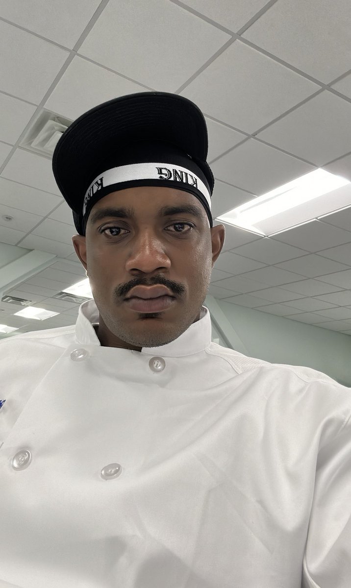 Damunchieman1's tweet photo. Hosting a private dinner is always a great experience 👨🏾‍🍳 #munchieman https://t.co/dtzjvbI5qb