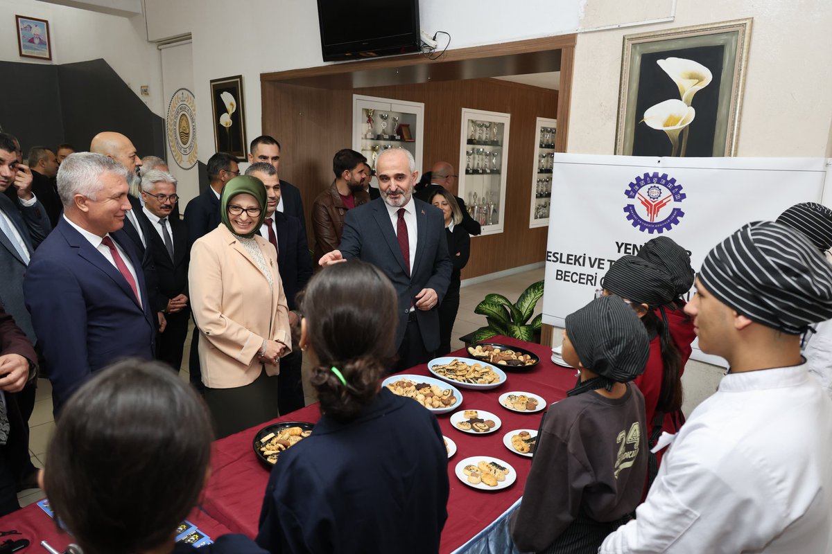 MersinMEM's tweet photo. Mesleki ve Teknik Eğitim Genel Müdürümüz Sayın Ali Karagöz "Mersin'de Mesleki Eğitim ve Ahilik Programı"na Katıldı✨

🔗https://t.co/qEoMLI2FCN

@tcmeb 
@Yusuf__Tekin 
@MeslegimHayatim 
@_Ali_KARAGOZ 
@ahpehlivan53 
@fazilet_durmus https://t.co/W27Nc51U7v