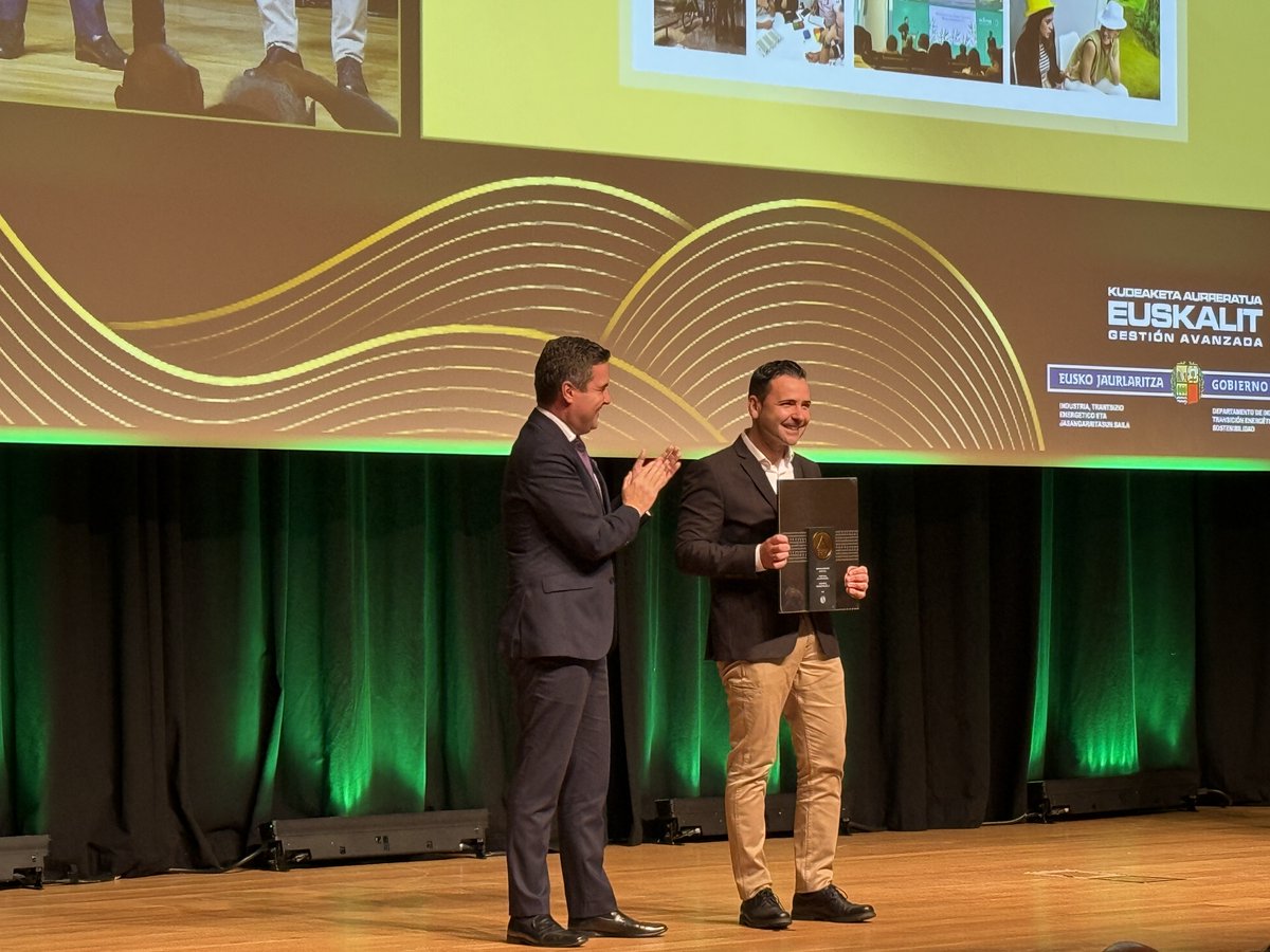 🥇 La cuarta y última A de oro de la gala corresponde a PREOCA Servicios Ambientales (<a href="/preoca_MA/">PREOCA</a>). Hará entrega de ella el Consejero de Industria, Transición Energética y Sostenibilidad, Mikel Jauregi (<a href="/Mikel_Jauregi_/">Mikel Jauregi</a>), y la recogerá Jorge Serrano, Director Comercial de PREOCA.