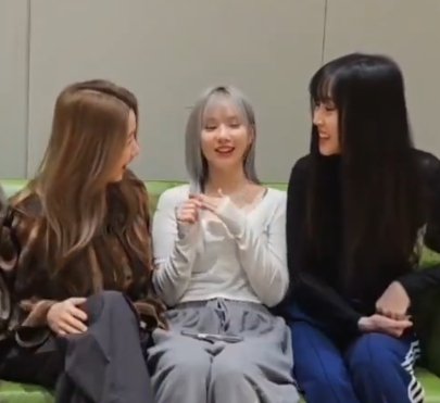 YeojaFriendGF's tweet photo. What is this kdrama?
#wonha vs #yujuna https://t.co/rDpAYheyhH