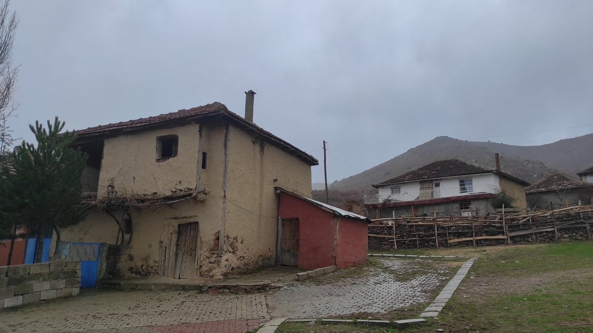 One of the Abandoned, Deserted and Ghost Villages, Asmacik, Sandikli, Turkey (TR. Anadolu'da Kaderine Terkedilmiş, Nüfusu Tükenmiş Köylerden Birisi, Asmacık, Sandıklı, Afyonkarahisar, Türkiye) #deserted #abandoned #ghost #left #forgotten #unoccupied #uninhabited