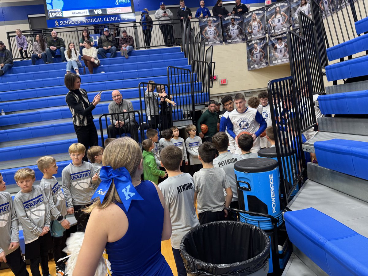 KHS_BoysBBall's tweet photo. Last night we had our 3rd Grade KBA team along side us before, during, and after the game! Such a fun experience for the kids getting to see what a Kearney High School game day is like!

#FutureBearcats 🔵⚪️ https://t.co/k8AOjHQbzk