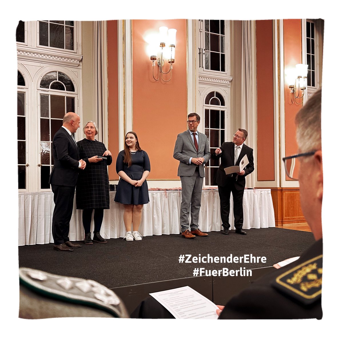 Verleihung der Feuerwehr- und Katastrophenschutzehrenzeichen in Berlin. Wir freuen uns mit den Auszuzeichnenden. #mehralsWorte #EinsatzNFS