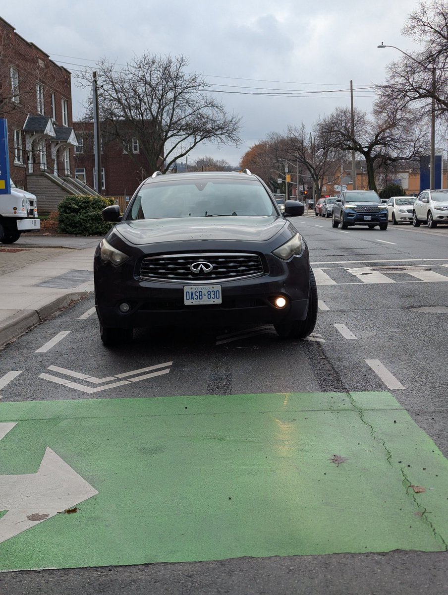 cycletherapyHam's tweet photo. #BlockedInHamOnt Victoria Ave N at Copeland. Blocking bike lanes gets people killed. https://t.co/rgVg5TwwAi