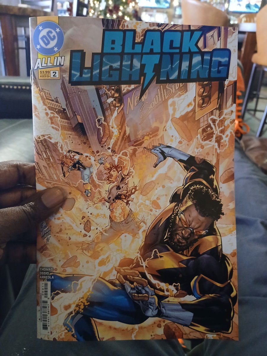 AtlBlerd's tweet photo. Just read #BlackLightning #2 from @bwrites247 and it was cool.
This politician named Harriman is a straight π¦. Of all the earthbound metas, the ONE he admires is the Ubermensch. Not Mr. Terrific, Steel or Cyborg but #Superman. Smdh.
#NCBD #NationalComicBookDay #WednesdayPulls https://t.co/z90Oj5LVMO