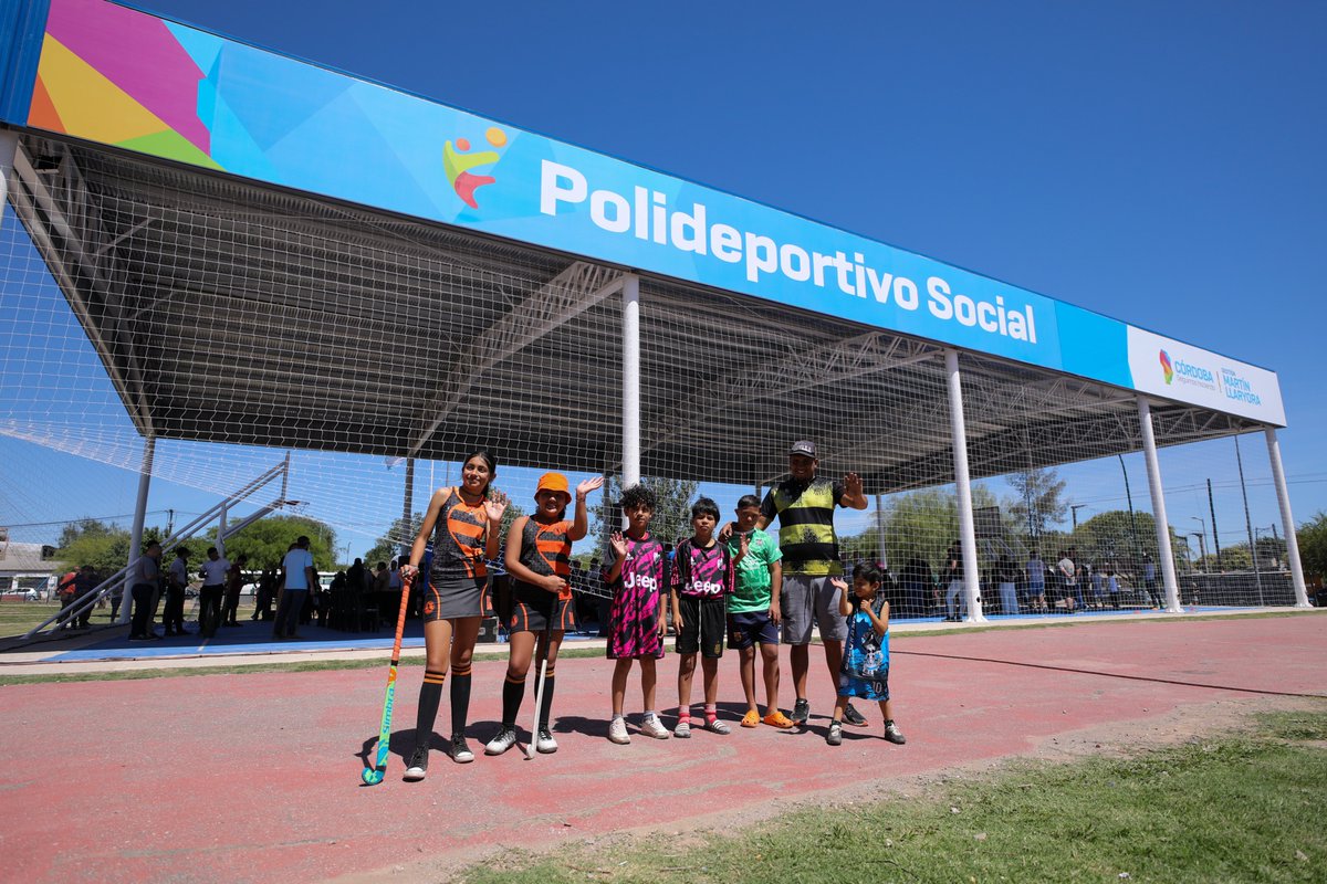 gobdecordoba's tweet photo. 🏐 El #polideportivo de #ParqueRepública cuenta con juegos infantiles y equipamiento deportivo para practicar fútbol, básquet y vóley. 🌳 En los alrededores del predio también se incluyó la forestación, colocación de cestos de basura, mobiliario urbano y se mejora en las veredas peatonales.

#SeguimosHaciendo #CórdobaNoPara