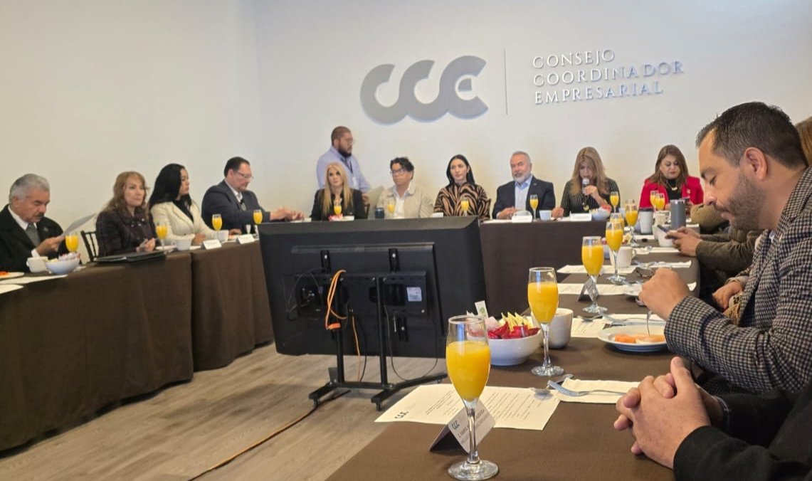 CCLDurango's tweet photo. Nos reunimos con los miembros del @CCEDGOMX para aclarar dudas sobre los procesos y servicios que se llevan acabo en nuestra dependencia.

Trabajamos en conjunto con la @stypsdgo y organizaciones sociales por el bien de Durango

@EVillegasV
@FFragaH 

#ConciliaciónconValor https://t.co/1NIOVCnGyD