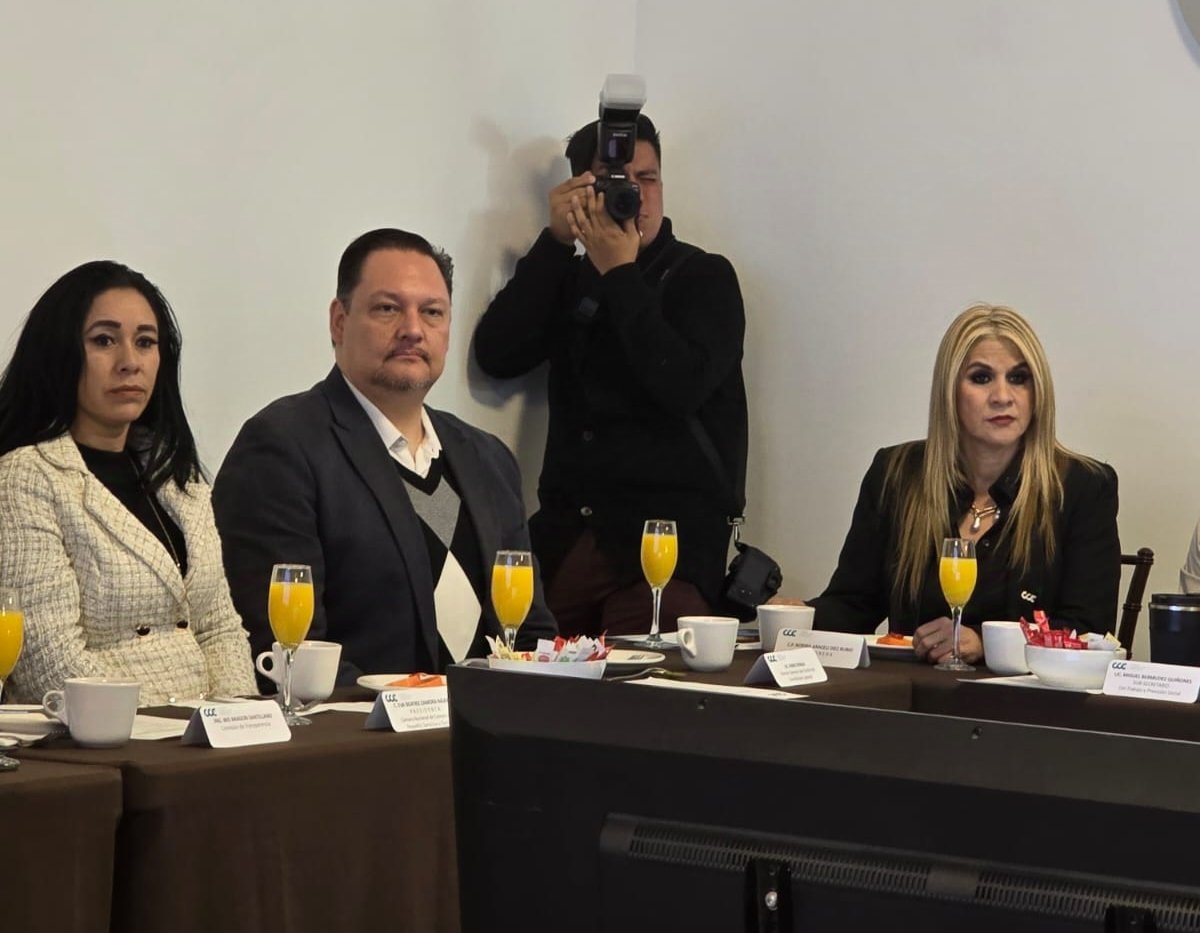 CCLDurango's tweet photo. Nos reunimos con los miembros del @CCEDGOMX para aclarar dudas sobre los procesos y servicios que se llevan acabo en nuestra dependencia.

Trabajamos en conjunto con la @stypsdgo y organizaciones sociales por el bien de Durango

@EVillegasV
@FFragaH 

#ConciliaciónconValor https://t.co/1NIOVCnGyD