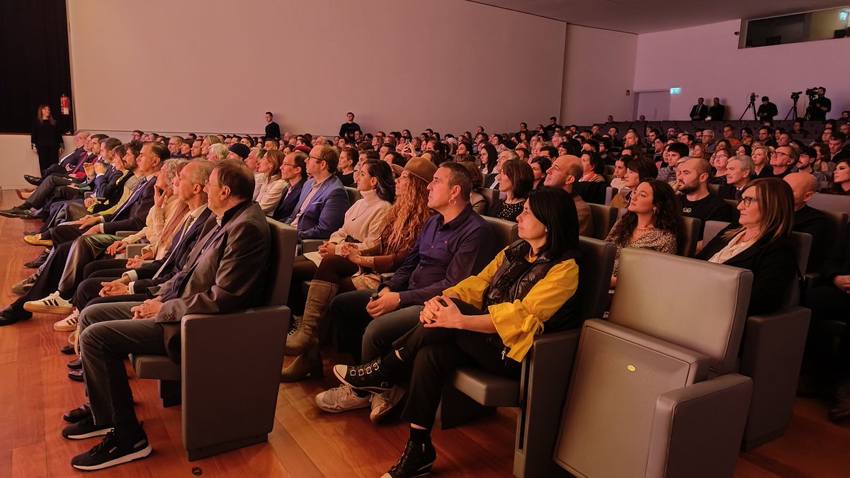 Hau martxan da! 🔝
Ezerk ez du geldituko!
Ehunka lagun Turismo, Merkataritza eta Kontsumoaren Euskadi Sarietan.
#Kulturekitaldiak