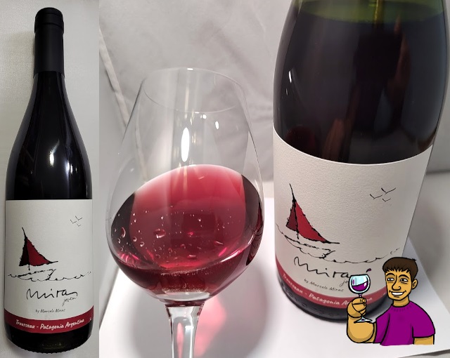 fabianmitidieri.blogspot.com/2024/12/miras-…
Vivo Trousseau Patagónico desde Mainqué (Río Negro) de aromas a frambuesas con leve toque vegetal. En la boca se comporta firme, con media sensación de astringencia y buen equilibrio. Cierra con cuerpo medio a bajo, elegante, y persistencia media.