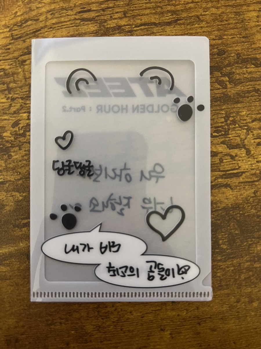 BlurryKpop's tweet photo. Yall what does this say?? Lmao it came with my albums and I’m assuming it’s jonghos from the ears but google translated it to “I am the best balls” hahah https://t.co/2aiYtk4zix