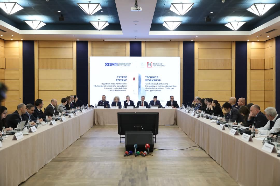 Në tryezën teknike të diskutimit të Komisionit Qendror të Zgjedhjeve dhe Prezencës së OSBE-së në Shqipëri, për nevojën e përmirësimit të fshehtësisë së votimit, parandalimit dhe ndëshkimit të frikësimit të votuesve. <a href="/IKomiteti/">Albanian Helsinki Committee</a> ndau gjejtet dhe rekomandimet nga monitorimet e tij.