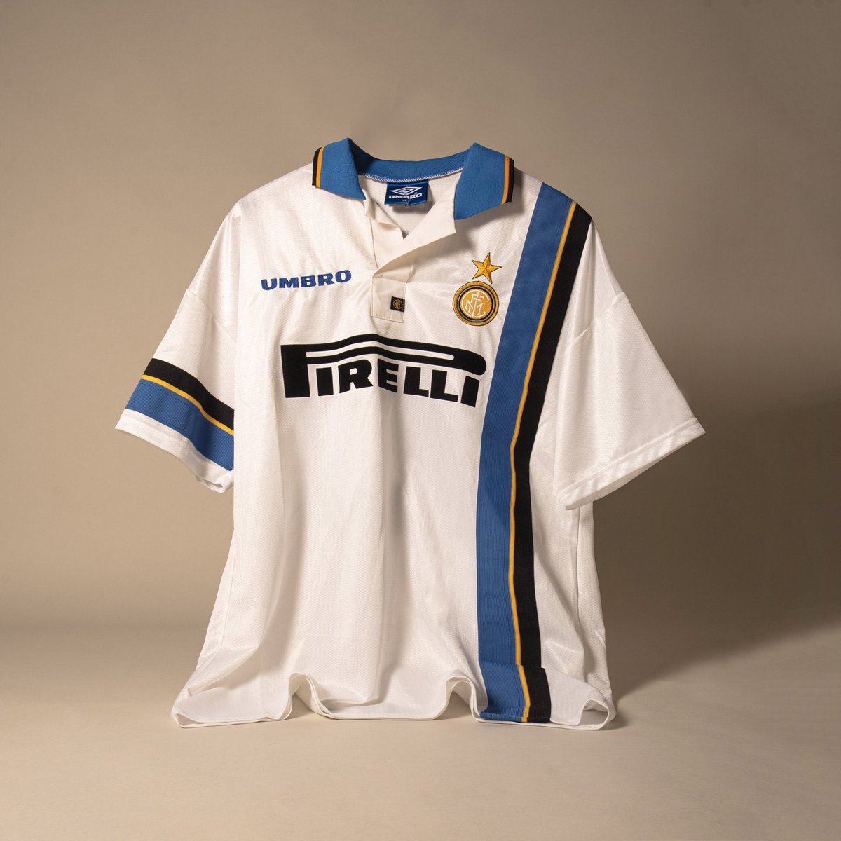 tenislinks's tweet photo. Inter de Milão Away 96/97 😮‍💨 https://t.co/7HKUedo7be