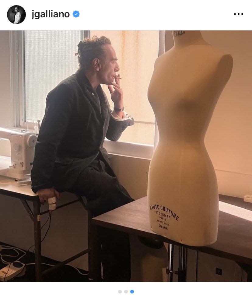 ジョンガリアーノ ベスト John Galliano leaves Maison Margiela ジョンガリアーノ、メゾン