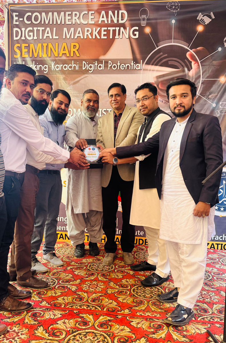 APMSOMediaCell's tweet photo. آل پاکستان متحدہ اسٹوڈنٹ آرگنائزیشن سیکٹر سی کے زیر اہتمام مونو ٹیکنک کالج 7 سی اورنگی ٹاؤن میں  E-Commerce کے حوالے سے سیمینار کا انعقاد. سیمینار میں اسپیکر کے فرائض ماہین انجم اور مہمان گرامی رُکن سندھ اسمبلی اعجاز الحق بھائی تھے  پرنسپل،اسٹاف نے طلبہ و طالبات کے ہمراہ شرکت کی https://t.co/6LpmdyHHKt