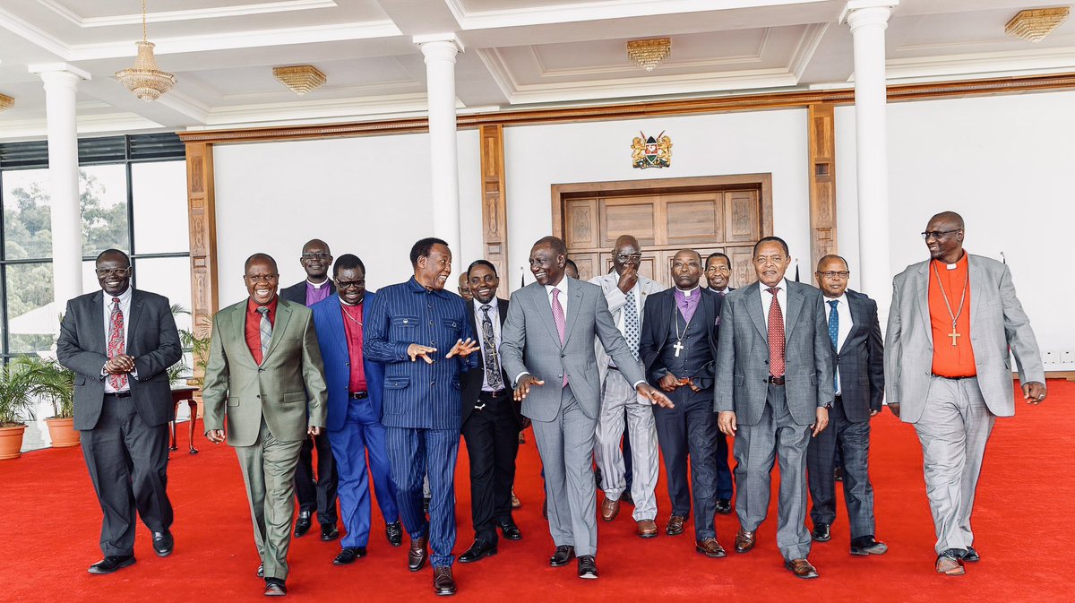 Donga_Donga_Jay's tweet image. The more things change the more they remain the same.
Mr. President (What are you doing?)

Muhoho.Hanifa.Amerix.#JusticeForRex .Cancer.Grammys.KPLC.Weka