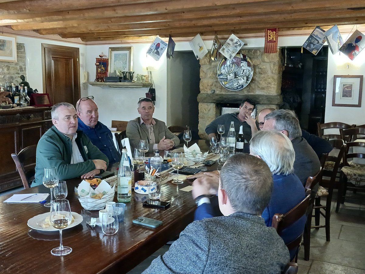 Déplacement des <a href="/EleveursBovins/">FNB</a> pour rencontrer les partenaires #italiens. L'occasion de renforcer les liens et échanger sur de nombreux sujets dont les dynamiques d'export des broutards, la juste rémunération des éleveurs 🐂  et l'opposition au #Mercosur !