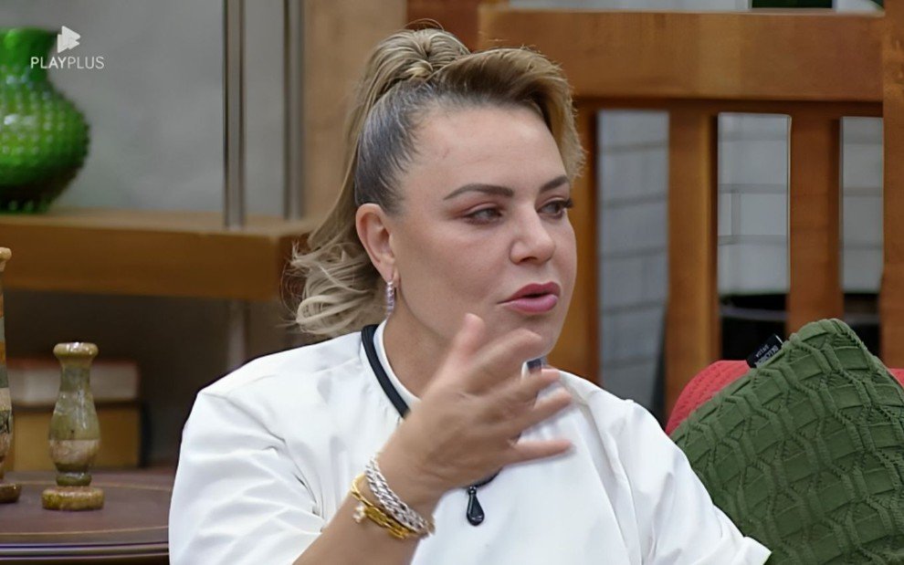 centralreality's tweet photo. Defina a Flor em apenas uma palavra. #AFazenda https://t.co/v41znKJ8rU