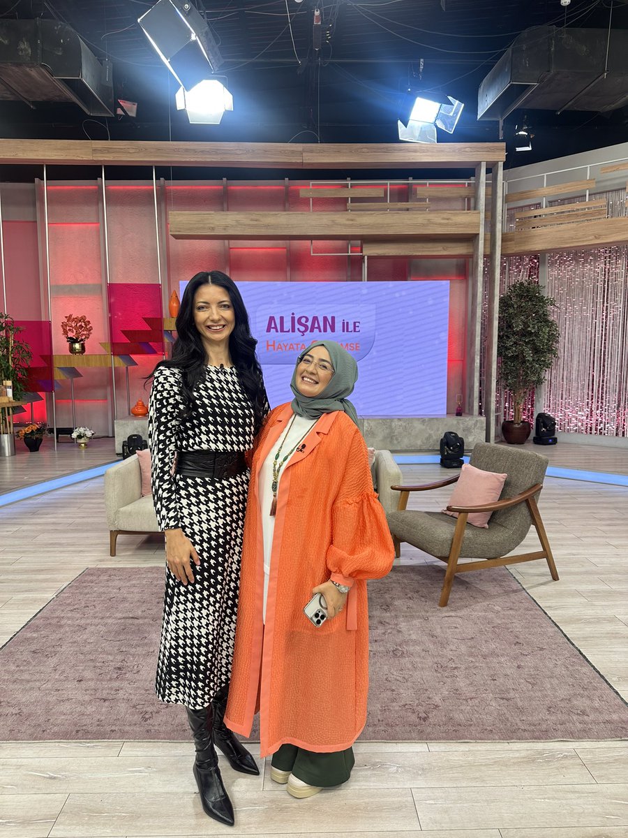 Bugün <a href="/trt1/">TRT 1</a> ekranlarında Alişan ile <a href="/hayatagulumstrt/">Hayata Gülümse</a> programındaydım. Fermente gıdalardan bahsedip, pancar kvass ve kombucha sirkesi tarifi paylaştım.Kaçıranlar yayının tamamını <a href="/trt1/">TRT 1</a> <a href="/hayatagulumstrt/">Hayata Gülümse</a> youtube kanalından izleyebilir.✨