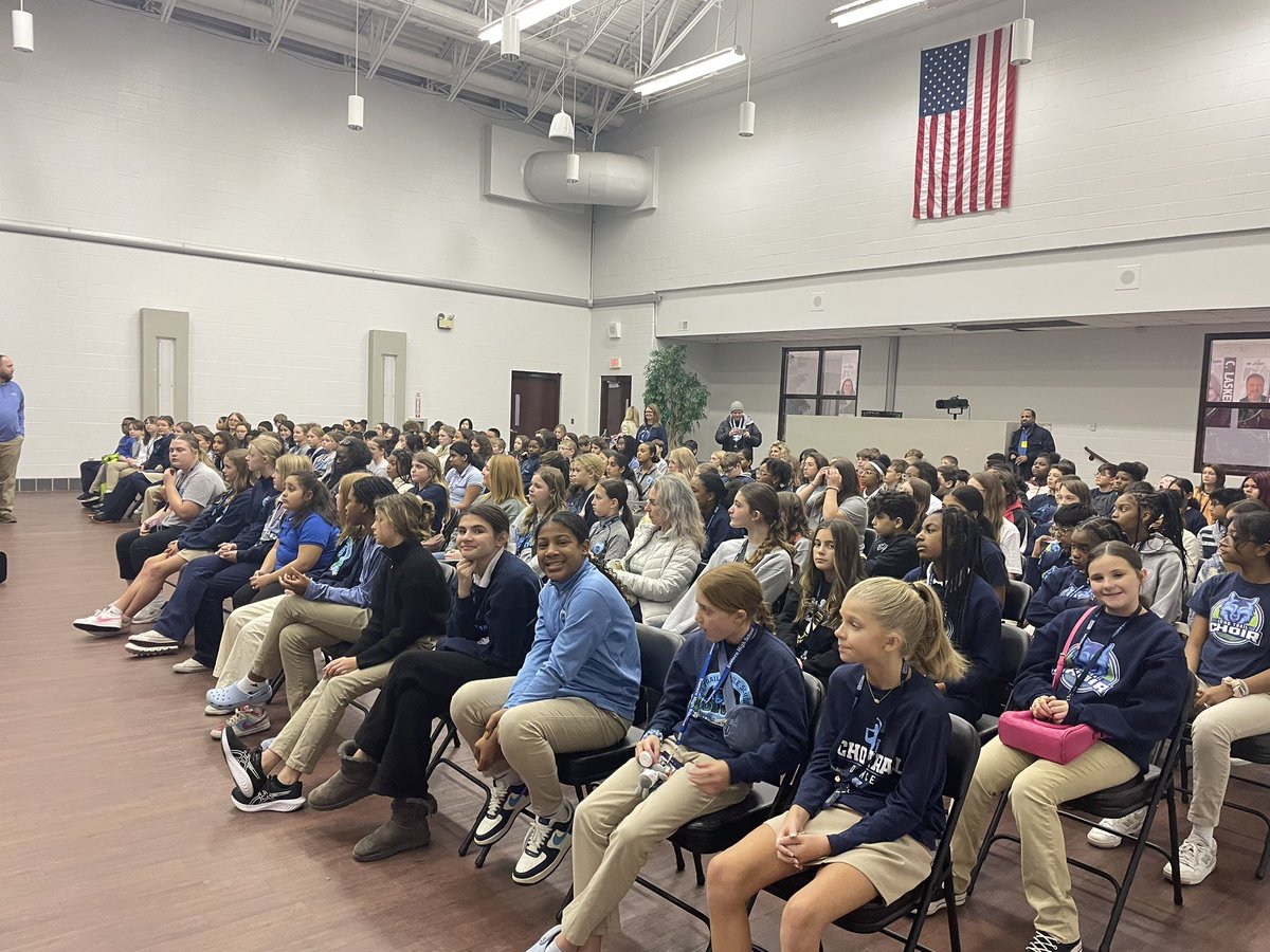 echotrailchoir's tweet image. Our @EchoTrailMiddle students had a blast @JtownHS today listening to their amazing musicians! We are so proud of our Wolf Pack and grateful for these opportunities! @jtownband @echotrailband @EchoTrailModMus @JCPSKY @KaraJo_Ammerman #ExpectgreaTness