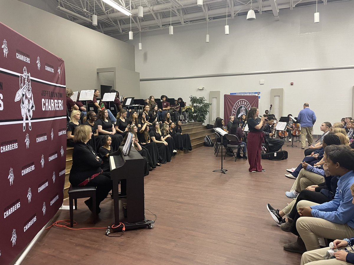 echotrailchoir's tweet image. Our @EchoTrailMiddle students had a blast @JtownHS today listening to their amazing musicians! We are so proud of our Wolf Pack and grateful for these opportunities! @jtownband @echotrailband @EchoTrailModMus @JCPSKY @KaraJo_Ammerman #ExpectgreaTness
