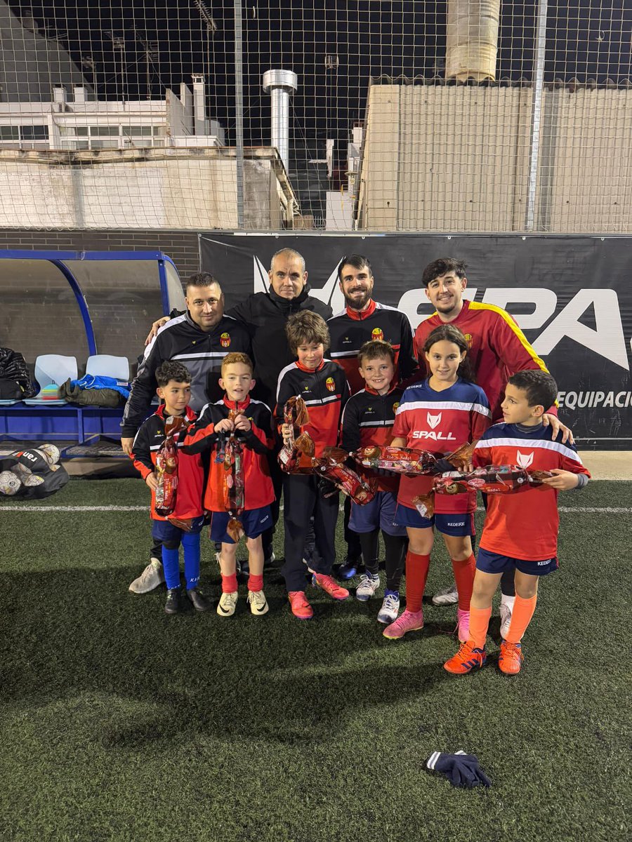 Visita de <a href="/izaranes5/">Izar</a> y <a href="/xevijimenez/">xevi jimenez</a>, al entrenamiento del Benjamín Lúdico 😊

Nuestro pequeños amarillos han podido compartir un tarde divertida con nuestros jugadores del primer equipo que seguro tardarán en olvidar 💛

#UDCirera