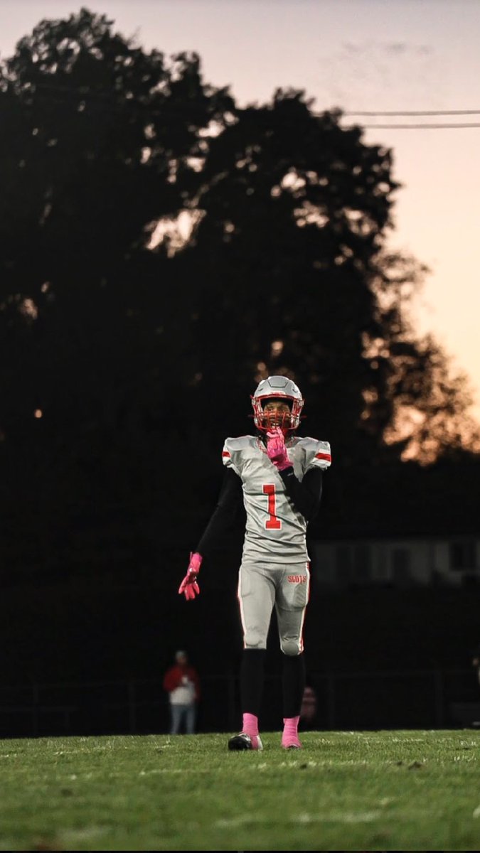 LeeseanSaunders's tweet image. 1st team all city
1st district
honorable mention all state
6 picks 3pbu 27 tackles
16 receptions 315 yards 3tds