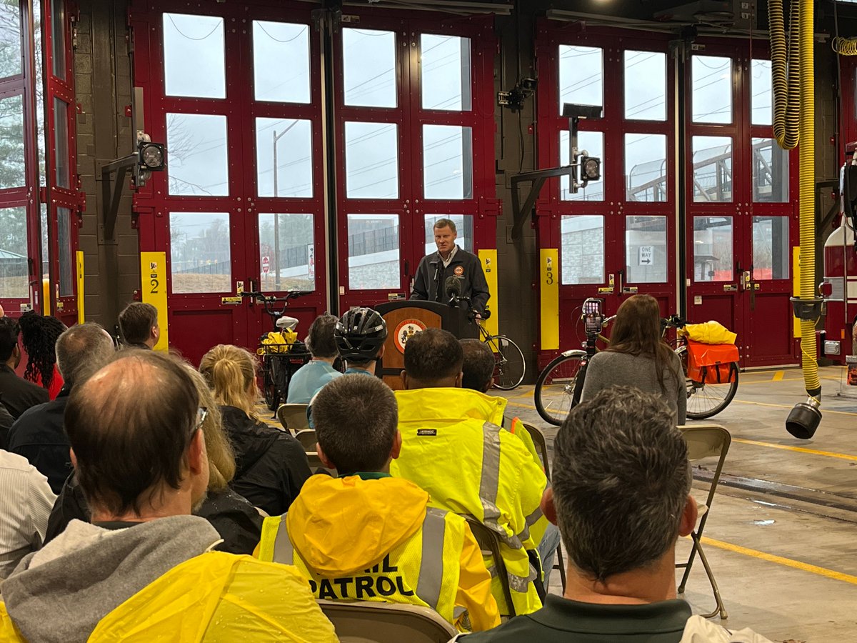 ffxpublicworks's tweet photo. Today, we celebrated the ribbon cutting for the Wiehle Avenue pedestrian bridge at the W&OD Trail!
This bridge improves safety and connectivity for pedestrians and cyclists in Reston, with easier access to the Metro Station. πΆββοΈπ΄ββοΈ
Kudos to #DPWES #NOVA_Parks & #FCDOT https://t.co/4FayUO9xS5