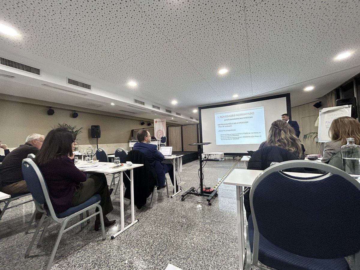 AsesoriaJB's tweet photo. Un año más atendiendo a las novedades del cierre fiscal 2024 con  @Economistas_Gra  @novedadesaeat 
@PabloPB01 https://t.co/XomVlVdOR2