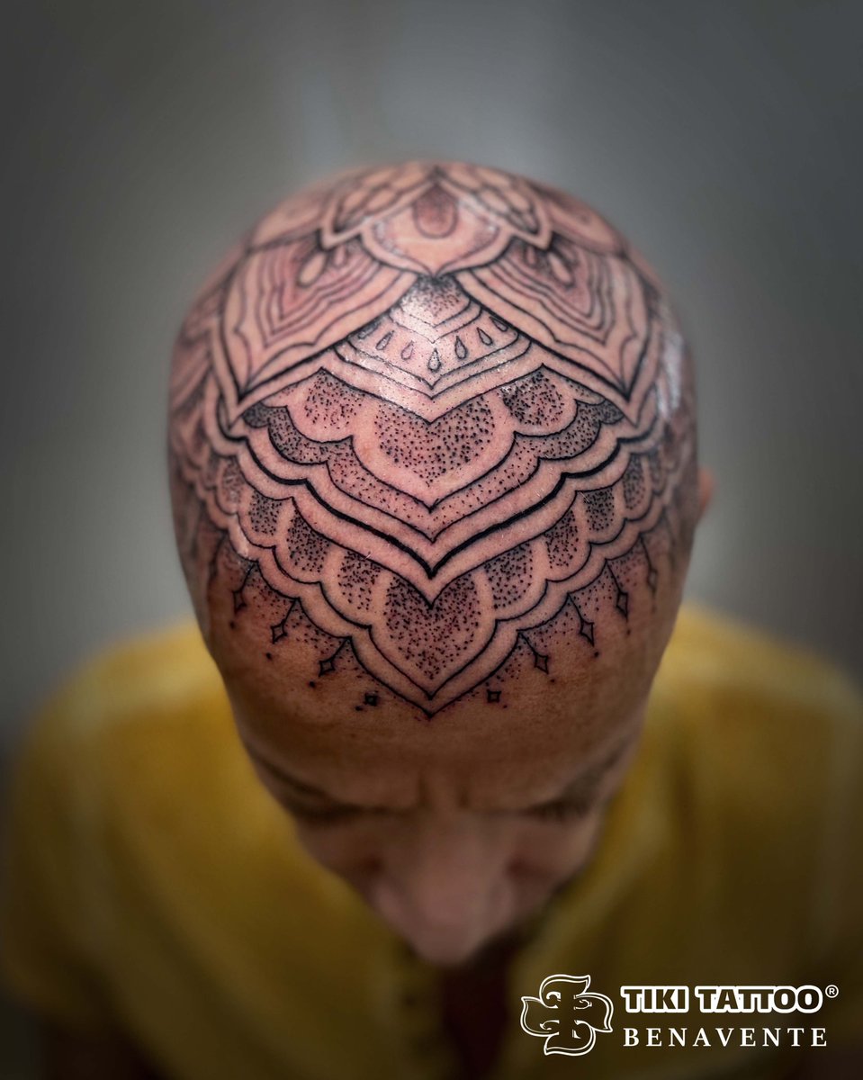 tikitattooes's tweet photo. ¿Qué tiene este hombre en la cabeza? 

Venga, que es fácil..... https://t.co/P2HdQx7gNm