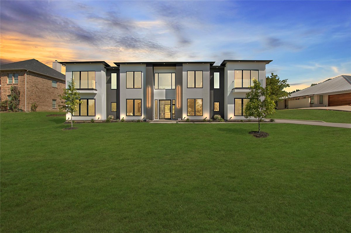 MyRealtorRogers's tweet photo. GRAND living in Grand Prairie! A new, one-of-a-kind build that displays craftsmanship and DETAIL before you even step inside.

811 Bentwater Parkway | Grand Prairie
5 🛏️ | 5.5 🛁 | 4,575 Sq. Ft. 
Offered for $1,299,000
📧:Rogers@RogersHealy.com

https://t.co/GbsjjUC50r https://t.co/QmAUOSB5PR