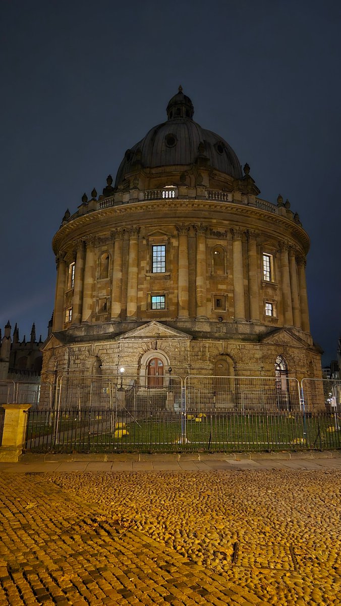 bodleianlibs's tweet image. The Radcliffe Camera lit up in solidarity tonight with Spellow Library. Welcome back, Spellow! cultureliverpool.co.uk/light-up-your-…
#ShareTheLight #SpellowLibrary