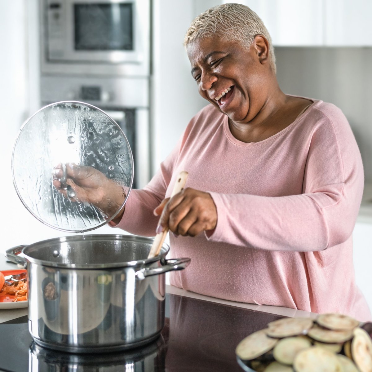 ENERGY STAR certified electric cooking appliances are suited to all of your culinary endeavors during this holiday season and beyond. Plus, they deliver cleaner air for your home and big energy savings! energystar.gov/products/elect…