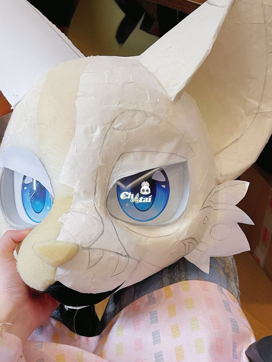 Chatai_0's tweet image. 🩶🤍I made several heads at the same time, and my fingers were sore …

What do you think of this? My new style, my new attempt💕💕

#furry #fursuit #fursuitmaker #komono