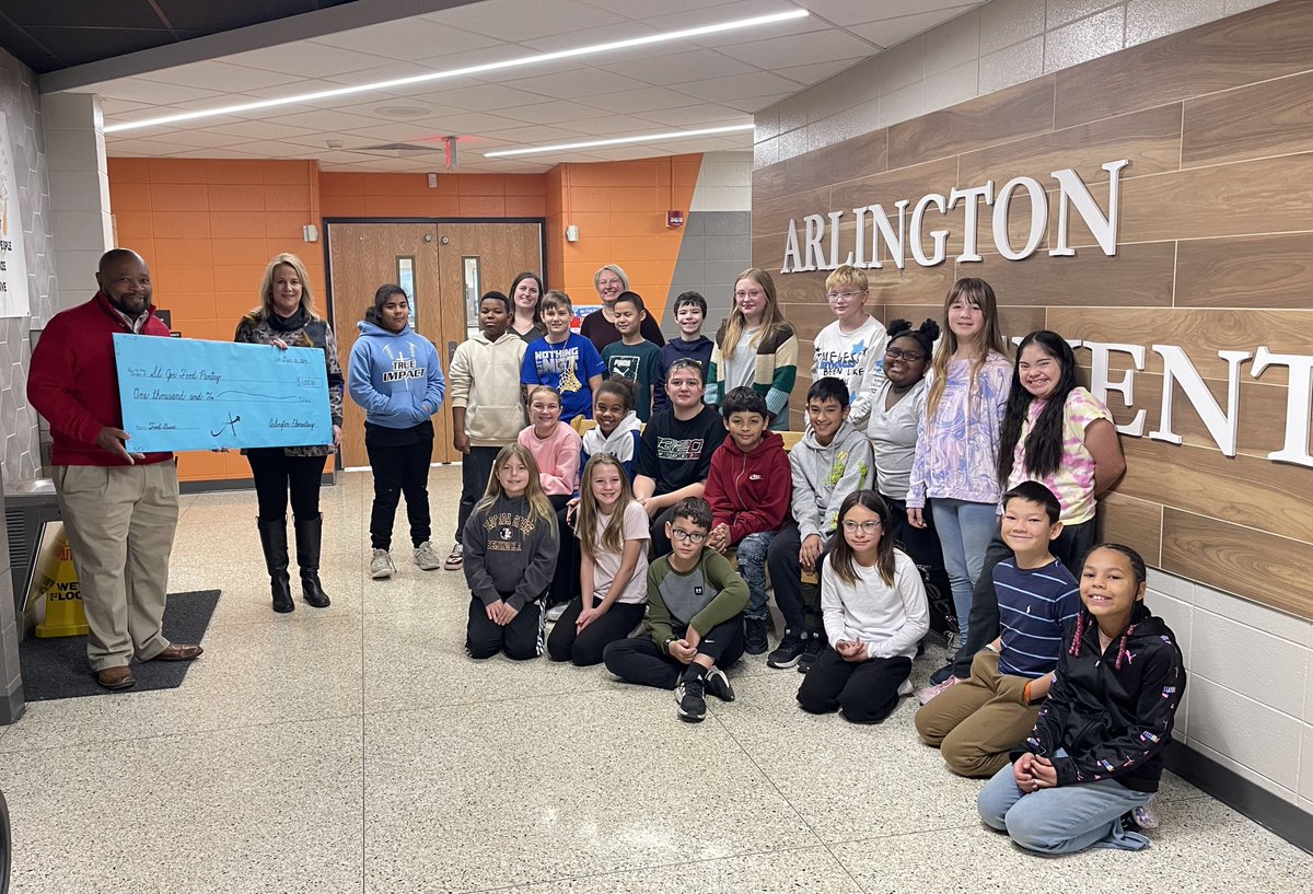 FWCommSchools's tweet photo. #Arlington Elementary School presented a $1,000 check to the St. Joe Township Food Bank. Students raised money during spirit week to see who could collect the most money. The winning class, Mr. Brigson's 5th-grade class, received an ice cream party. #25DaysOfGiving https://t.co/WVzw2lf1Uh