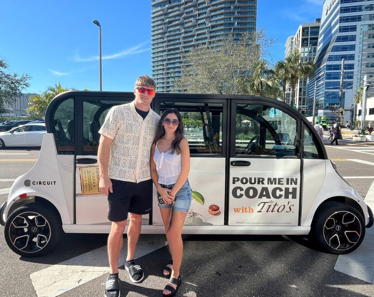 ride_circuit's tweet photo. 🎨🚙Getting noticed at Art Basel Miami Beach!🌴From gallery-hopping to stunning installations, our eco-friendly shuttles ensured smooth rides and unforgettable vibes.
@TitosVodka @FeverTreeMixers #SustainableAdvertising #OOH #OOHadvertising #CommunityMobility #Fevertree #Tito https://t.co/B1cmGW1tM7