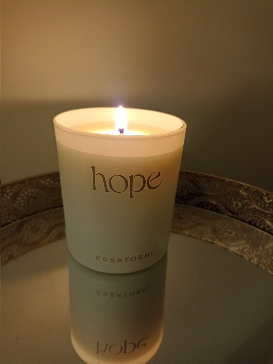 BitcoinWomen21's tweet photo. I've been waiting to burn this candle. Now that the price has reached 100k, it seems like now is the right time. Smells lovely. https://t.co/YEEcw6edOa @Essatoshi_ https://t.co/dA9jdGfYhA